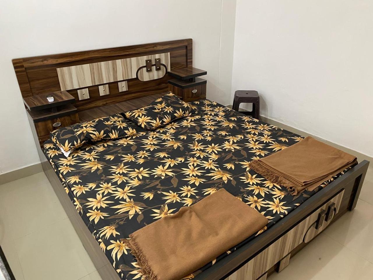 Sriram Homestay 01 Km To Sri Ram Mandir Ayodhya Bagian luar foto